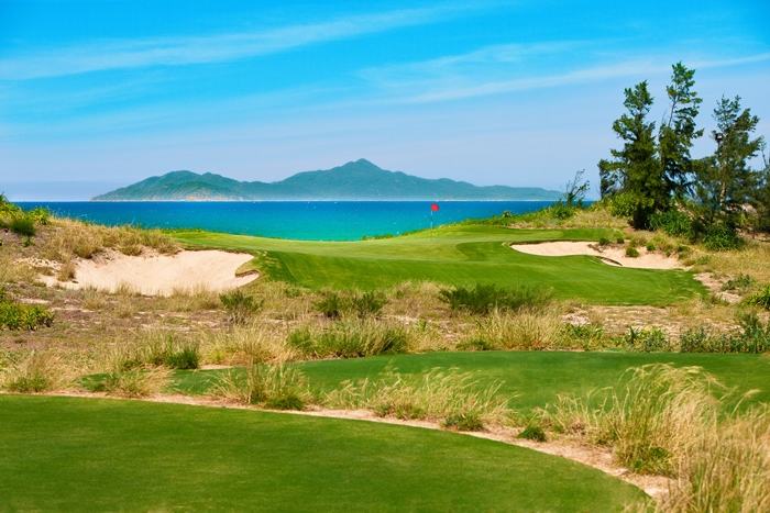 Cambodian luxury golf. Vietnam luxury golf. Golf holiday package. Viet green golf