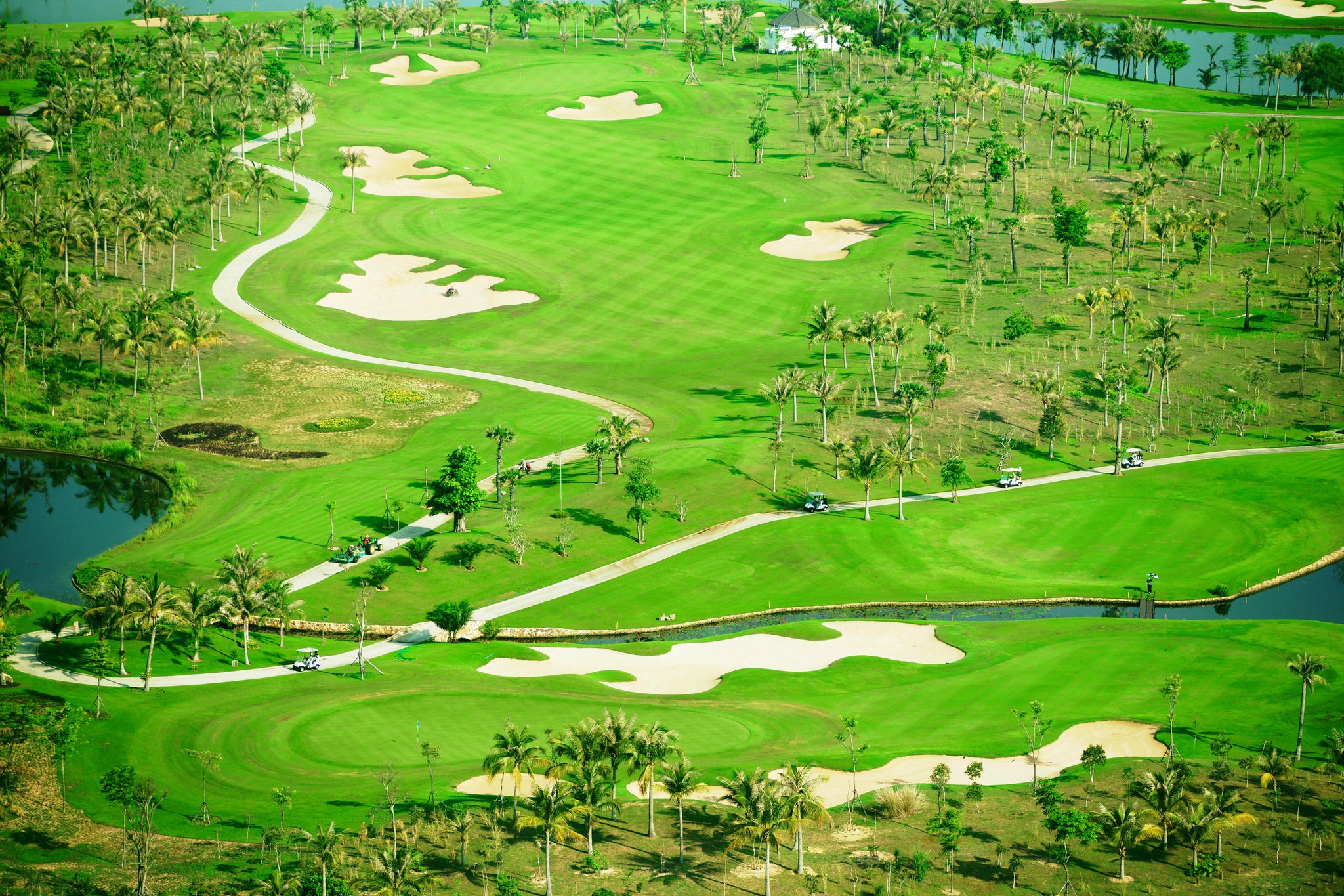 Cambodian golf. Cambodian Luxury Golf. Golf holiday package. Viet green golf